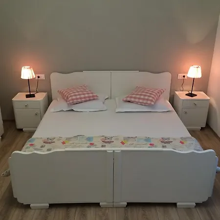 Apartment Tiana *